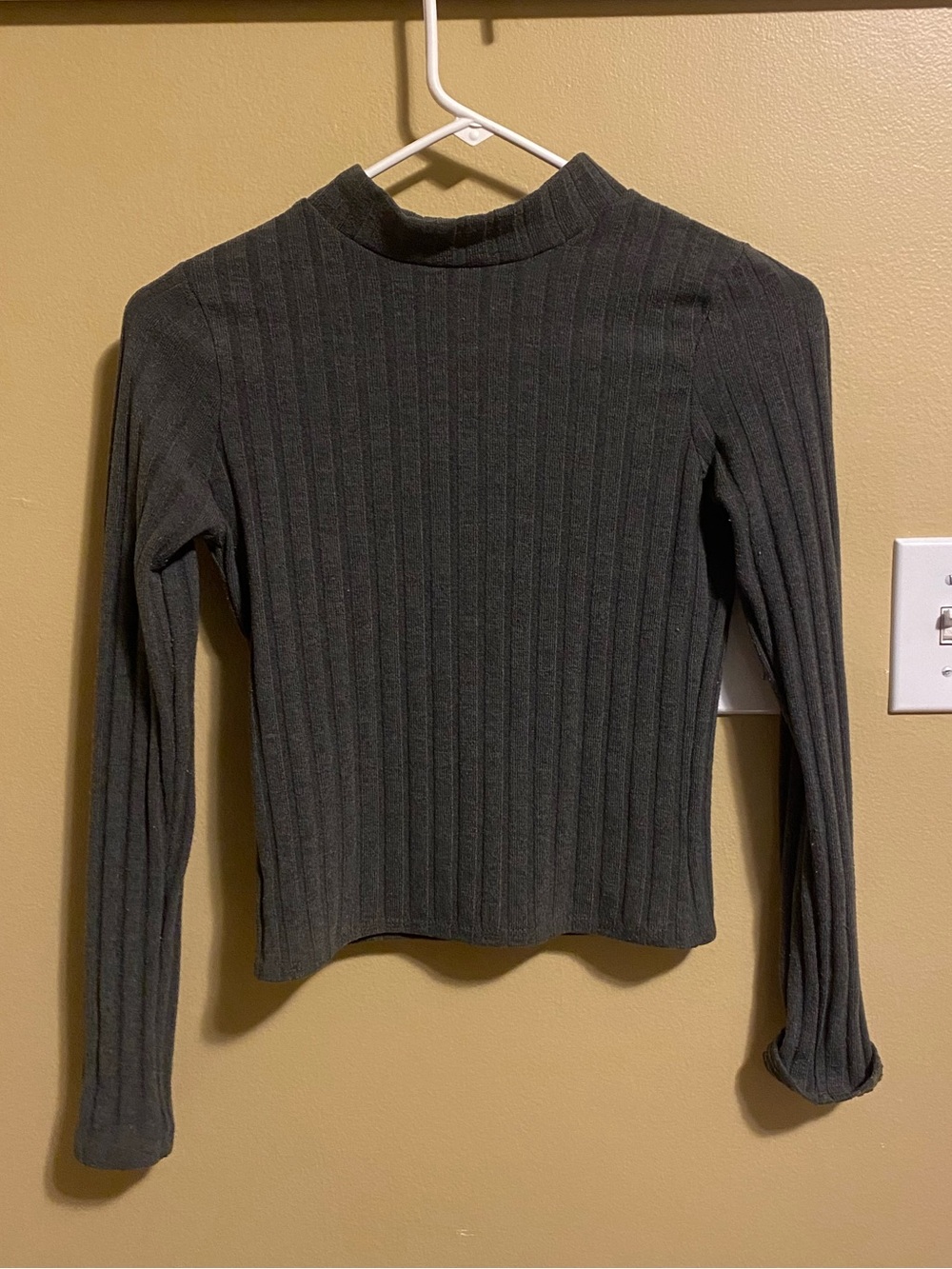 Dark green / gray mockneck ribbed long sleeve